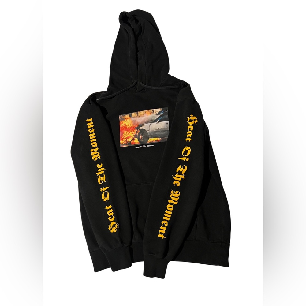 Black and Yellow Graphic Sweater with Long Sleeve Design